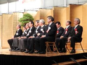 閉会式にて (一番右側が坂梨町長) 閉会式にて (一番右側が坂梨町長)
