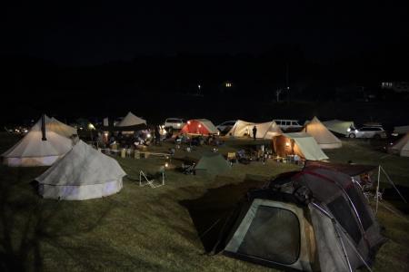 キャンプ風景、夜のテント明かり1
