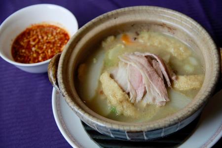 火の本豚と和水野菜、南関揚げの食べるスープ