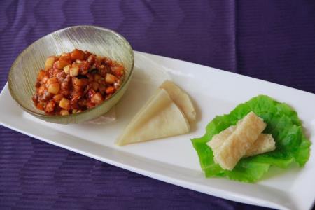 和水牛もも肉と根菜、茄子のスパイシー炒め