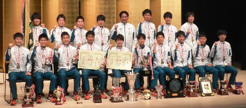 悲願の総合優勝に輝いた青山学院大学 (記録10時間49分27秒) 悲願の総合優勝に輝いた青山学院大学 (記録10時間49分27秒)