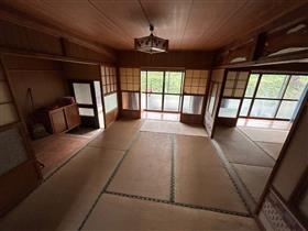室内（玄関・和室６帖）